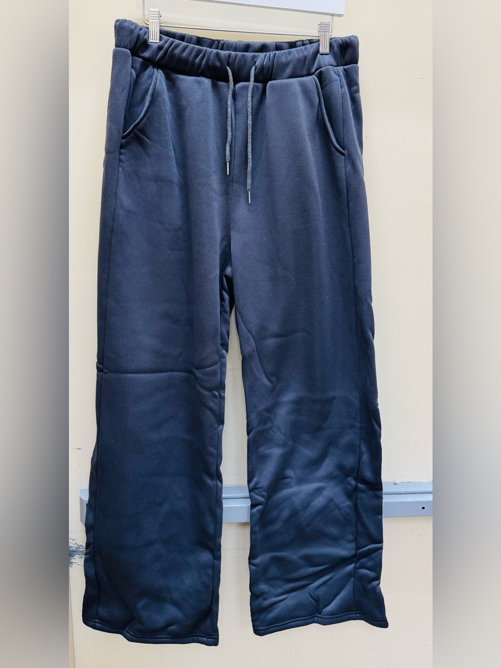 Men's Gray Drawstring Sweatpants (XL)